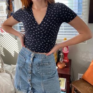 Cute brandy Melville wrap top!